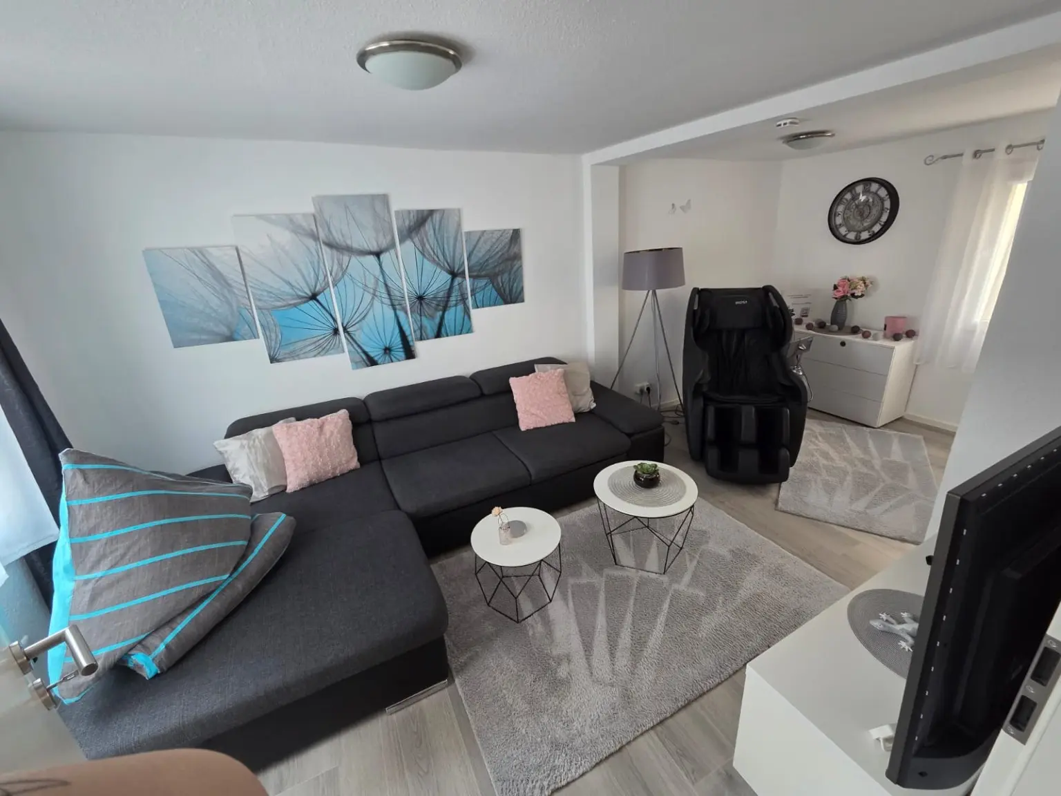 Wohnzimmer mit Ecksofa