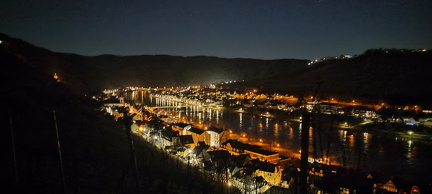 Zell bei Nacht von den Weinbergen fotografiert Januar 2024