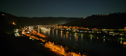 Zell bei Nacht von den Weinbergen fotografiert Januar 2024